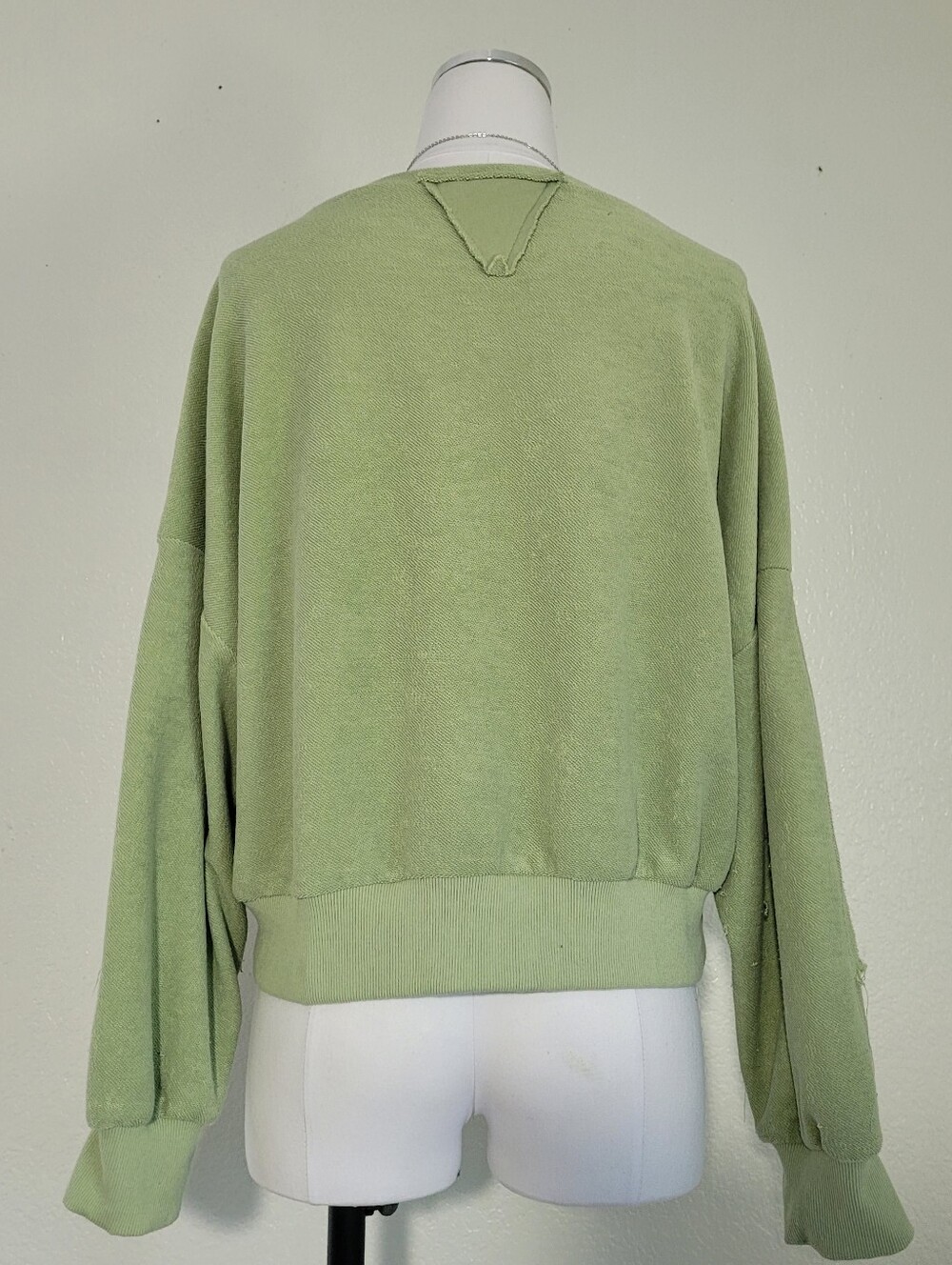 Lesticle Green and Cream Striped Women’s Pullover Sweater Size Medium - Picture 6 of 11
